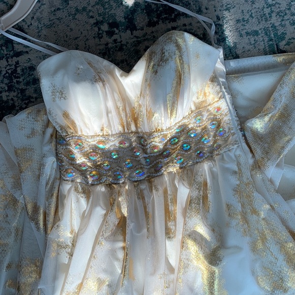 Gold Strapless Grad/wedding gown - Picture 3 of 7